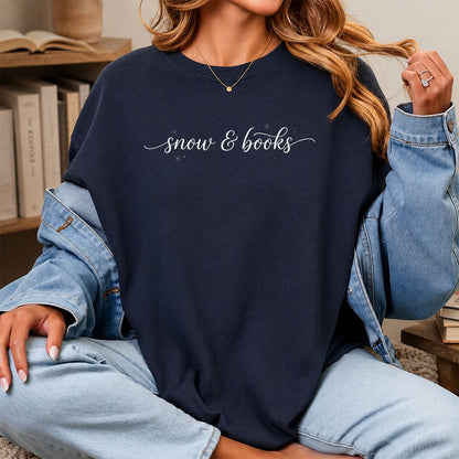 Snow & Books Printed T-Shirt | Christmas Reader Gift Navy