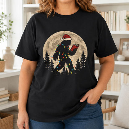 Big Foot Wearing Christmas Hat Printed T-Shirt | Christmas Reader Gift Black