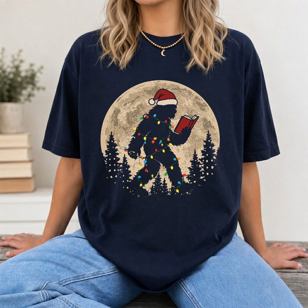 Big Foot Wearing Christmas Hat Printed T-Shirt | Christmas Reader Gift Navy