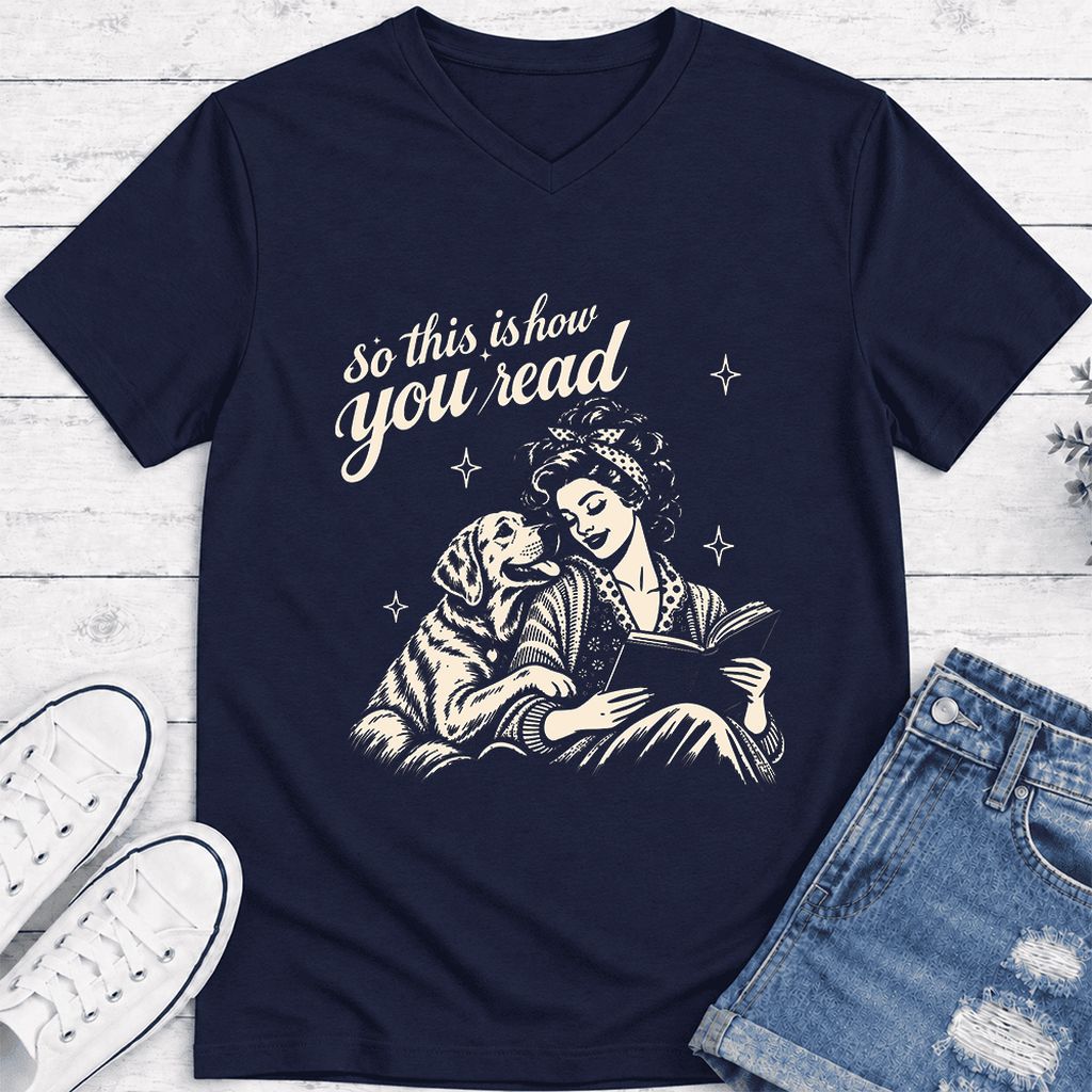 How You Read Labrador Retriever Ultra-Soft V-Neck | Reader Gift Navy