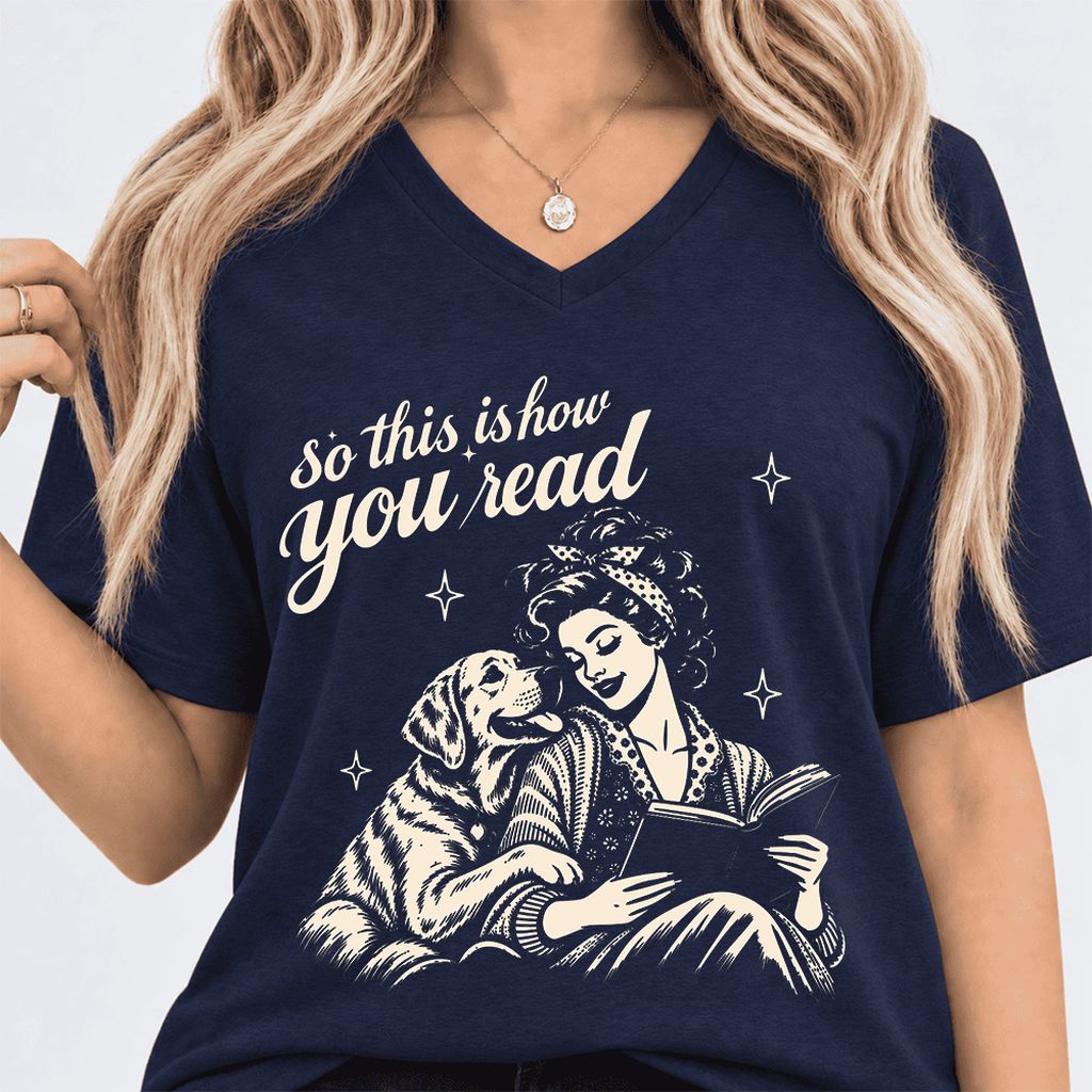 How You Read Labrador Retriever Ultra-Soft V-Neck | Reader Gift Navy
