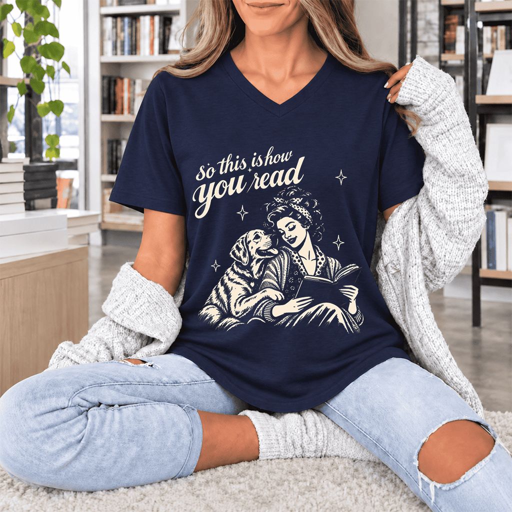 How You Read Labrador Retriever Ultra-Soft V-Neck | Reader Gift Navy