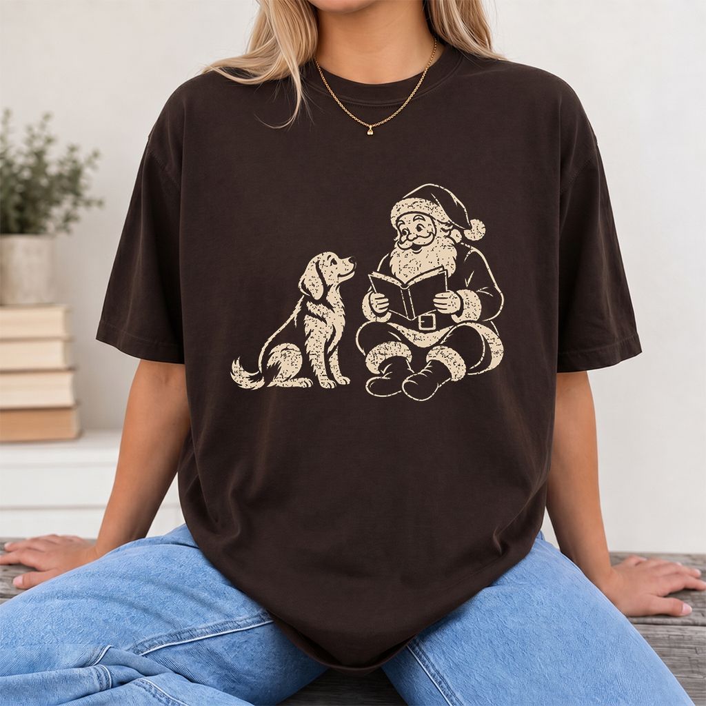 Golden Retriever And Santa Reading Printed T-Shirt | Christmas Reader Gift Dark Chocolate