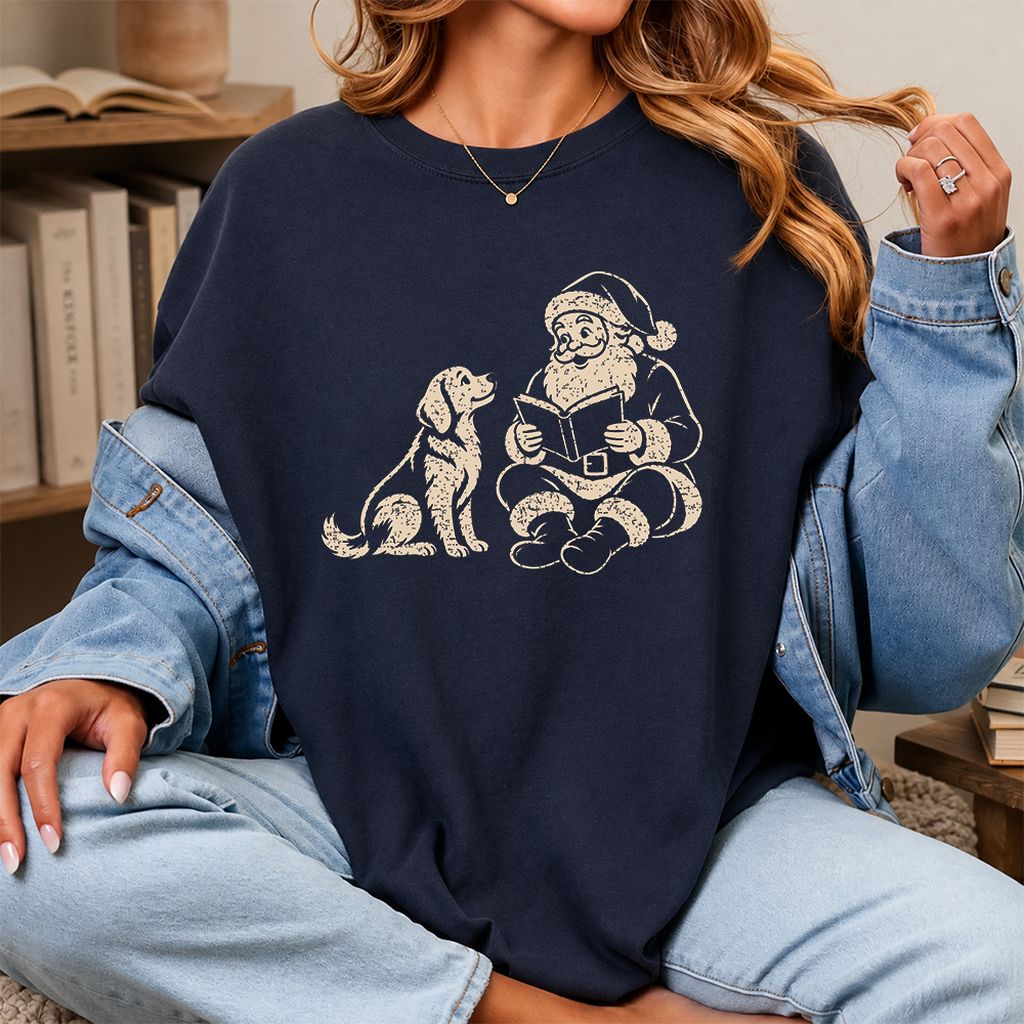 Golden Retriever And Santa Reading Printed T-Shirt | Christmas Reader Gift Navy