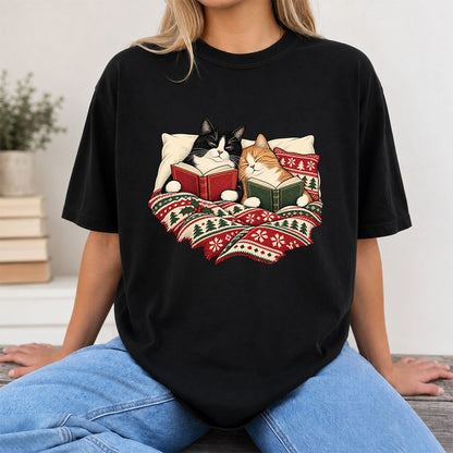 Cozy Cats Reading Under The Christmas Blanket Printed T-Shirt | Reader Gift Black