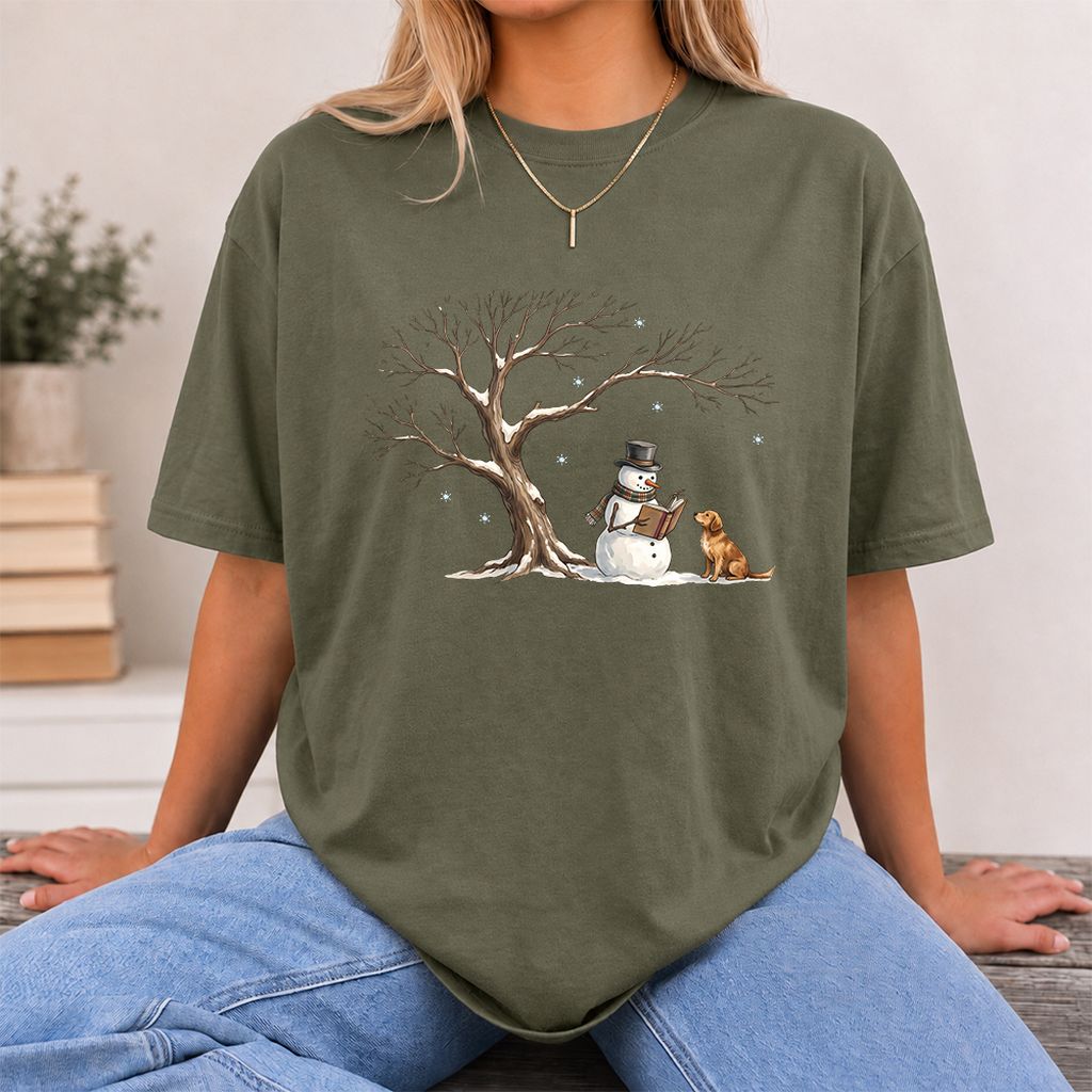 Christmas Storytime with Golden Retriever Printed T-Shirt | Reader Gift Military Green