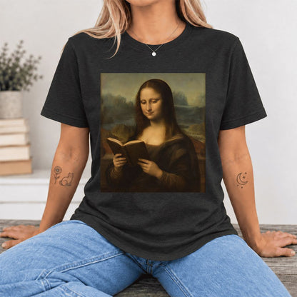 Mona Lisa Reading Ultra-Soft Cotton T-Shirt | Literary Home Reader Gift Black Heather