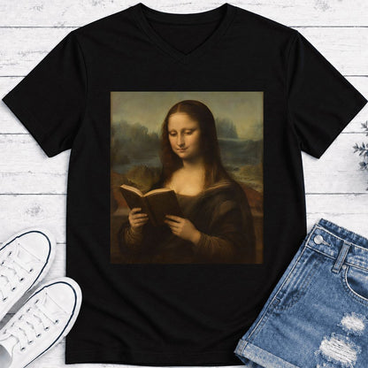 Mona Lisa Reading Ultra-Soft V-Neck | Literary Home Reader Gift Black