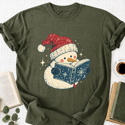 Reading Snowman Christmas Printed T-Shirt | Cozy Christmas Reader Gift Military Green