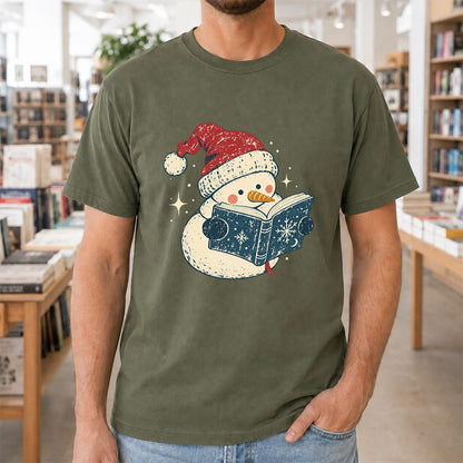 Reading Snowman Christmas Printed T-Shirt | Cozy Christmas Reader Gift Military Green