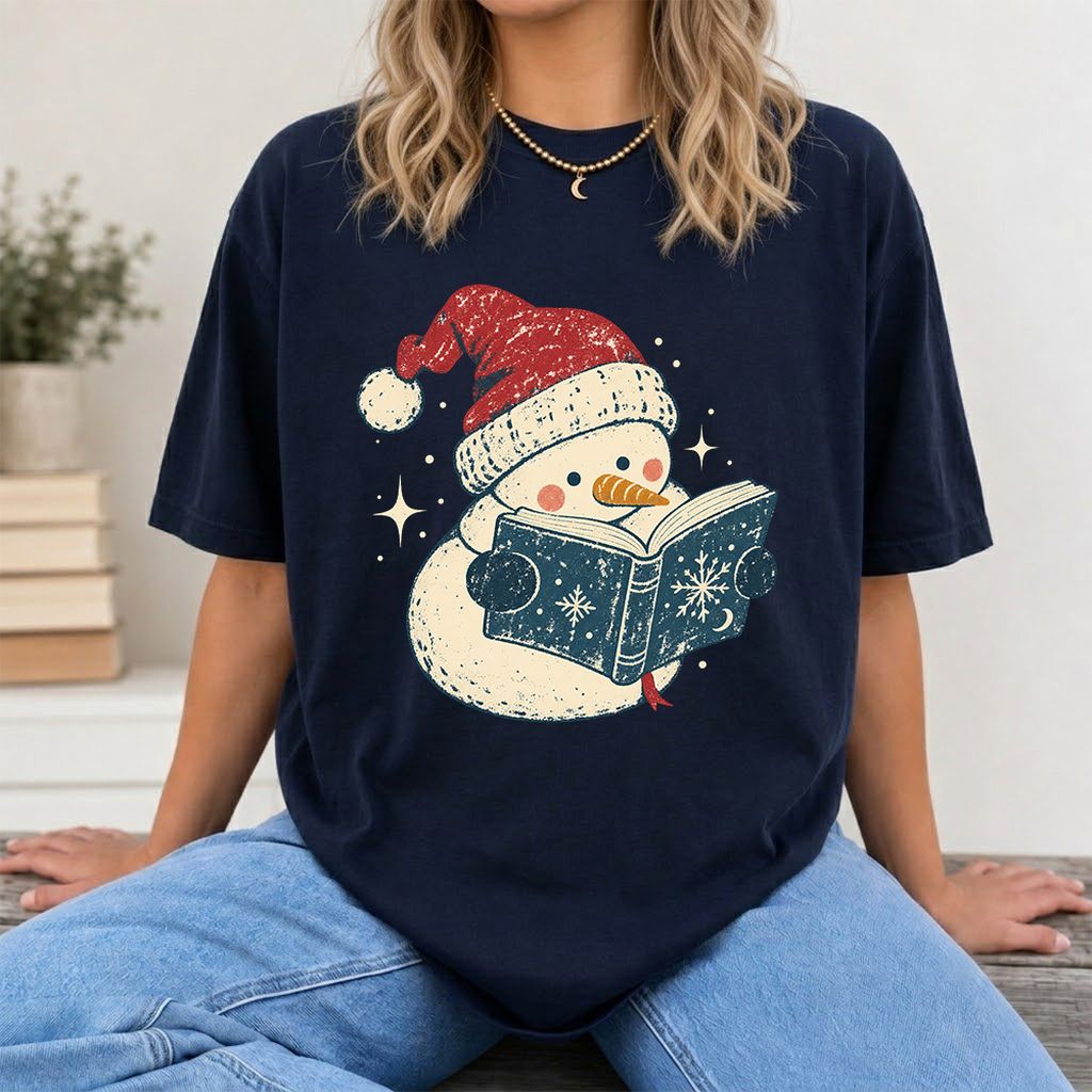 Reading Snowman Christmas Printed T-Shirt | Cozy Christmas Reader Gift Navy