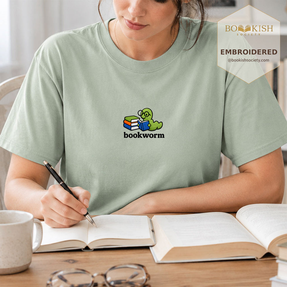 Embroidered Bookworm Comfort Color ® T-shirt Book Lover Gift Bay