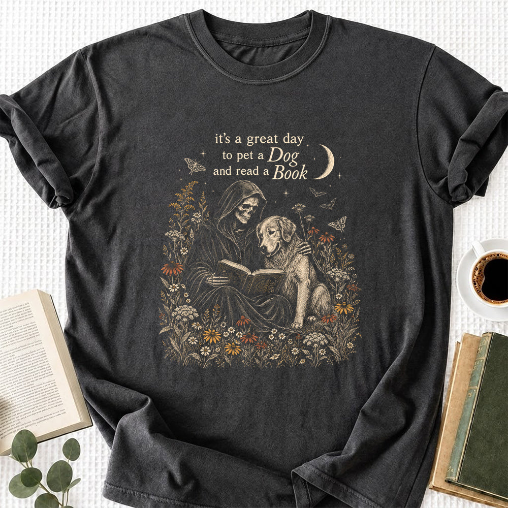 It'S A Great Day To Pet A Dog Printed T-Shirt | Halloween Gift For Golden Retriever Lover & Reader Dark Heather