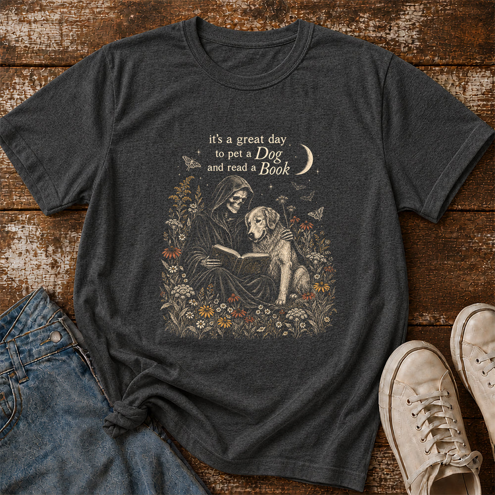 It'S A Great Day To Pet A Dog Printed T-Shirt | Halloween Gift For Golden Retriever Lover & Reader Dark Heather