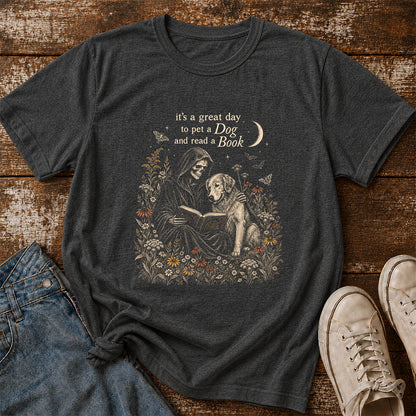 It'S A Great Day To Pet A Dog Printed T-Shirt | Halloween Gift For Golden Retriever Lover & Reader Dark Heather
