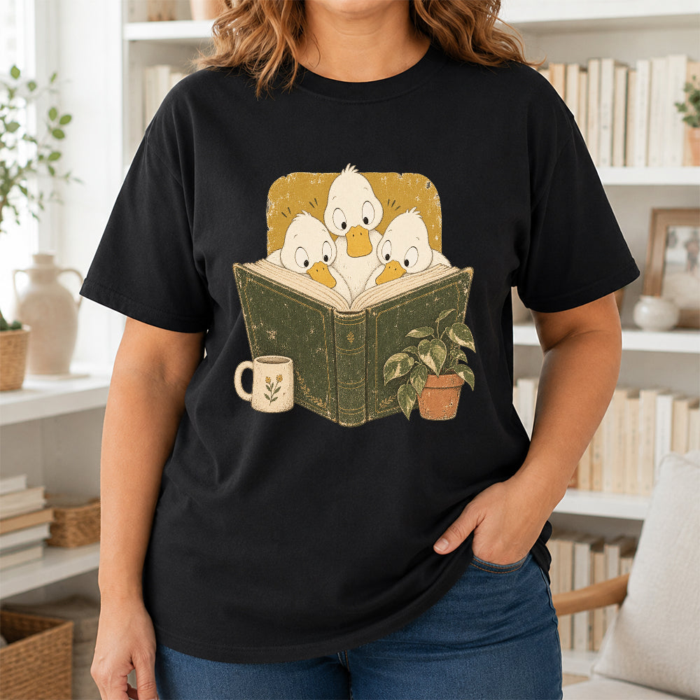 Minimal Japanese Ducks Reading Softstyle T-Shirt | Book Lover Gift Black