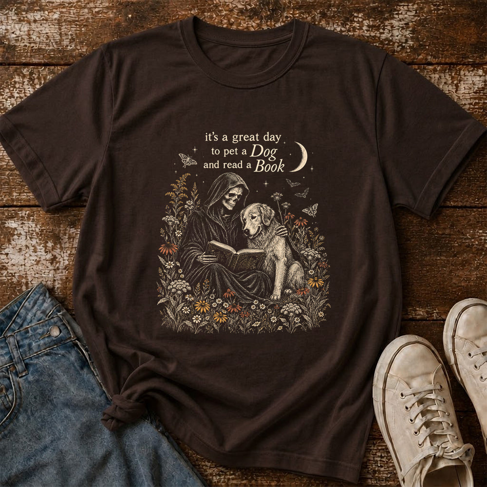 It'S A Great Day To Pet A Dog Printed T-Shirt | Halloween Gift For Golden Retriever Lover & Reader Dark Chocolate