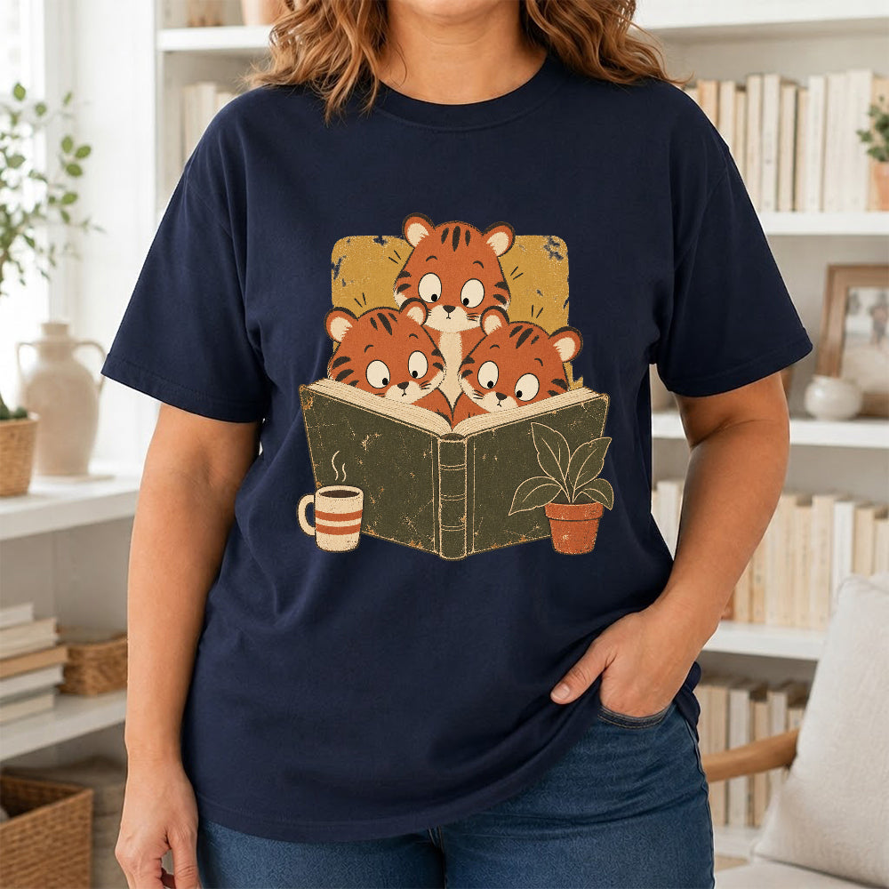 Minimal Japanese Tigers Reading Softstyle T-Shirt | Book Lover Gift Navy