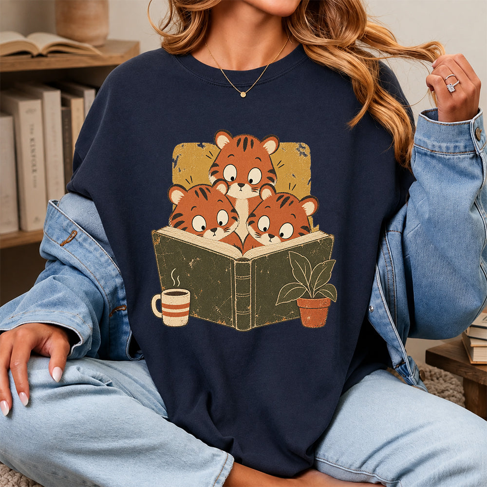 Minimal Japanese Tigers Reading Softstyle T-Shirt | Book Lover Gift Navy