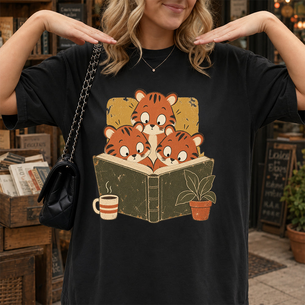 Minimal Japanese Tigers Reading Softstyle T-Shirt | Book Lover Gift Black