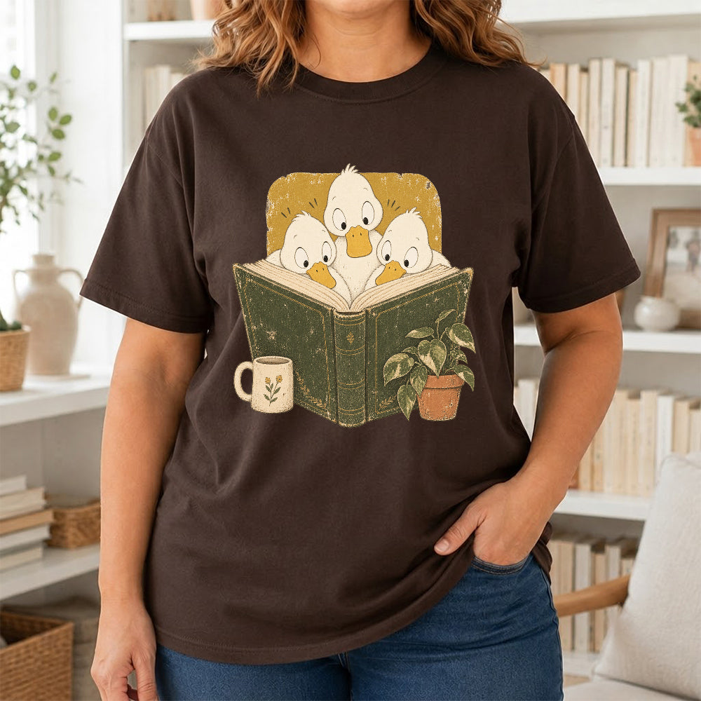 Minimal Japanese Ducks Reading Softstyle T-Shirt | Book Lover Gift Dark Chocolate
