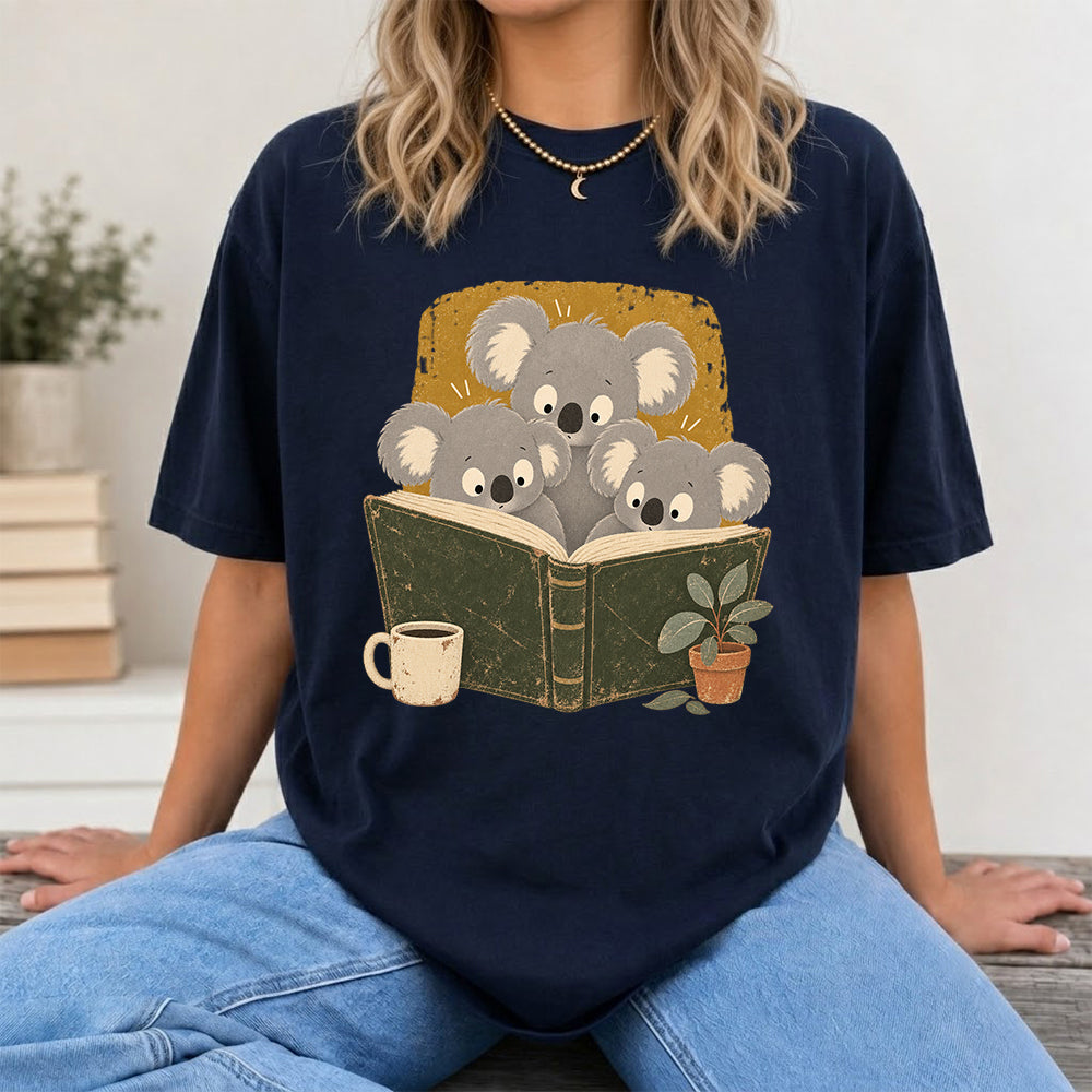Minimal Japanese Koalas Reading Softstyle T-Shirt | Book Lover Gift Navy