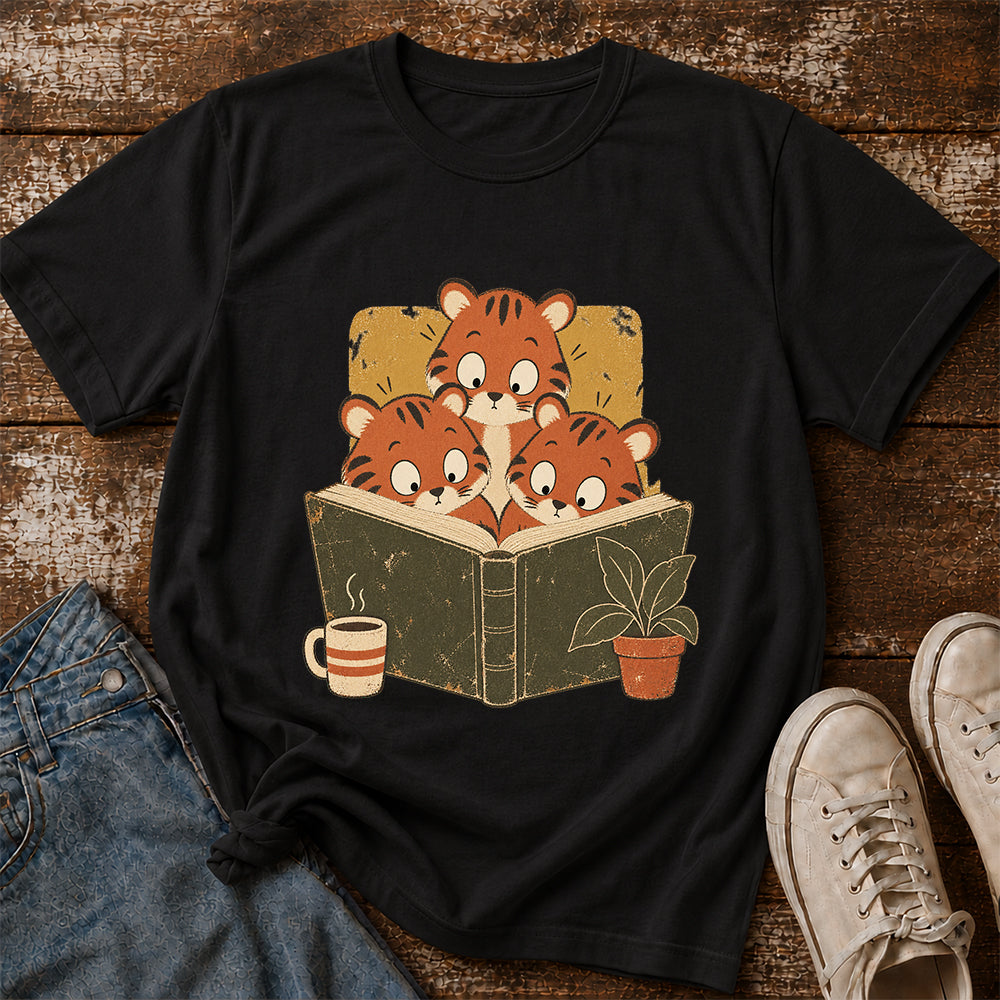 Minimal Japanese Tigers Reading Softstyle T-Shirt | Book Lover Gift Black