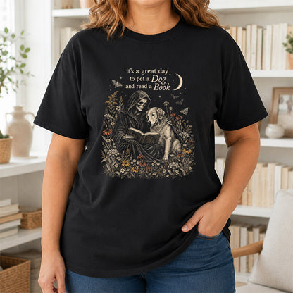 It'S A Great Day To Pet A Dog Printed T-Shirt | Halloween Gift For Golden Retriever Lover & Reader Black