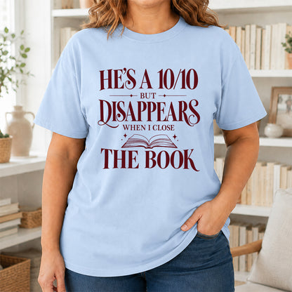He's A 10/10 Fiction Boyfriend Cotton T-Shirt | Book Lover & Romantasy Reader Gift Light Blue