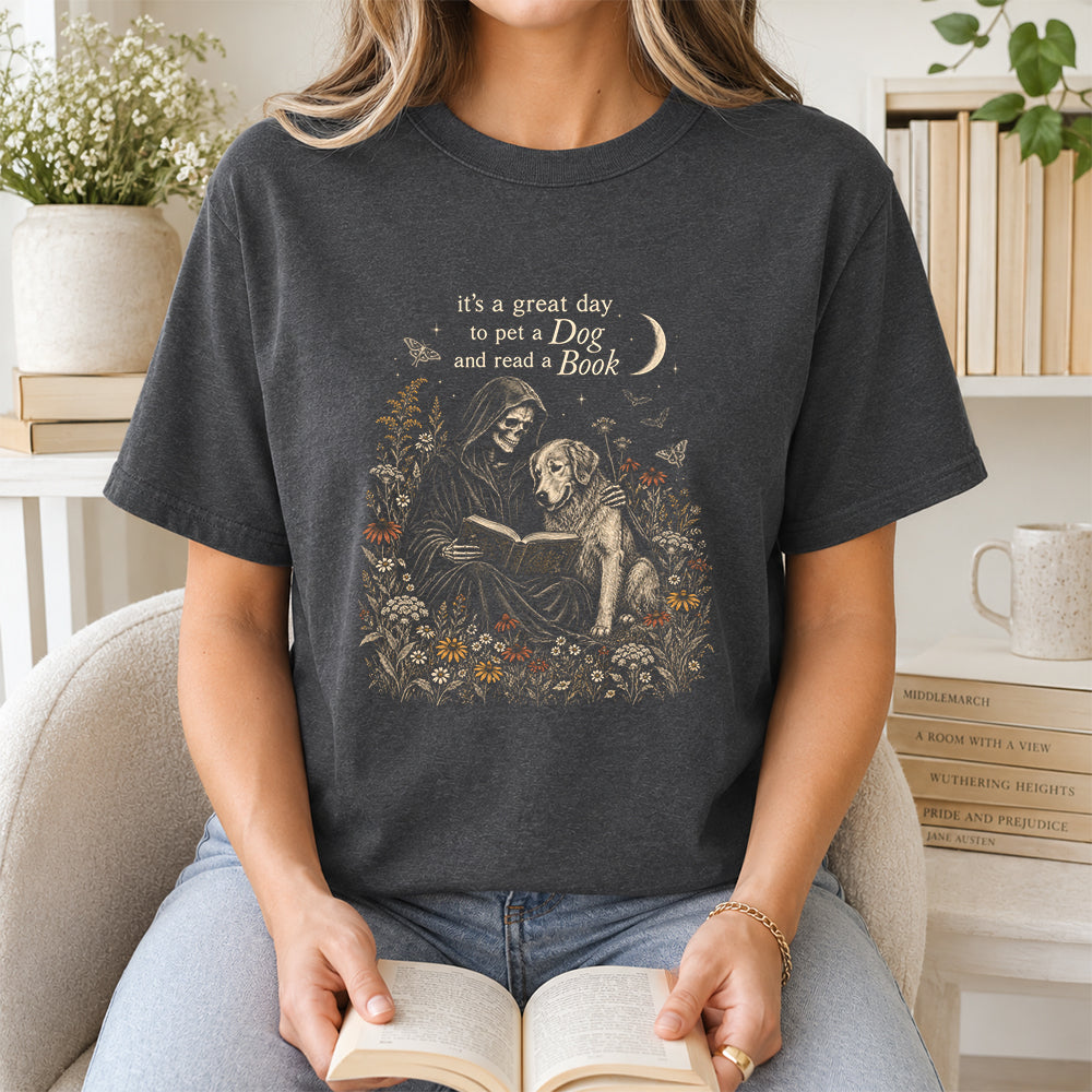 It'S A Great Day To Pet A Dog Printed T-Shirt | Halloween Gift For Golden Retriever Lover & Reader Dark Heather