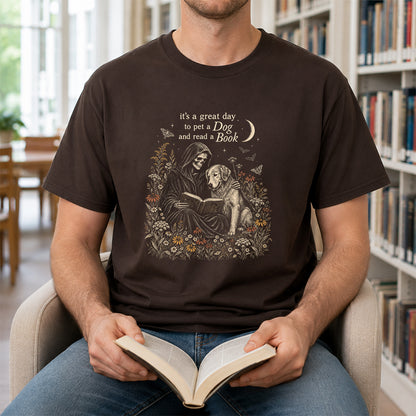 It'S A Great Day To Pet A Dog Printed T-Shirt | Halloween Gift For Golden Retriever Lover & Reader Dark Chocolate