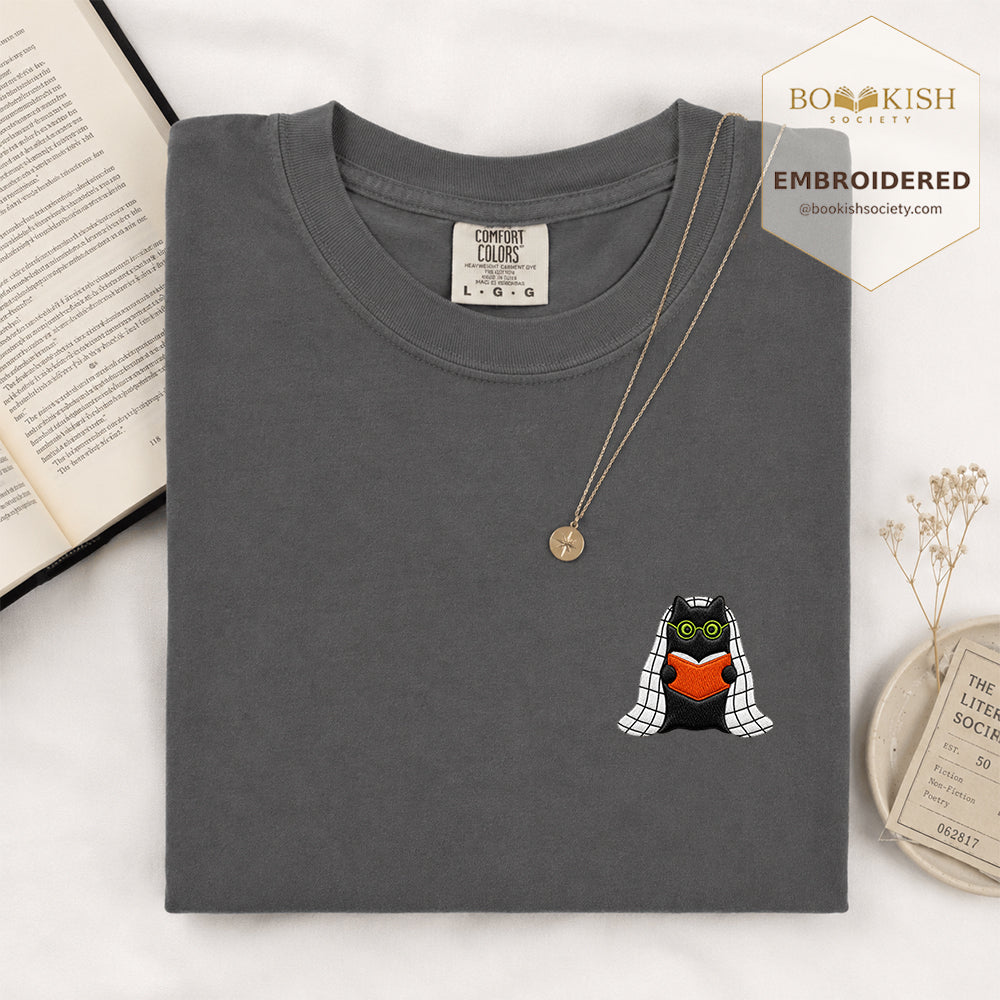 Embroidered Cat Reading Comfort Color ® T-shirt Book Lover Gift Graphite