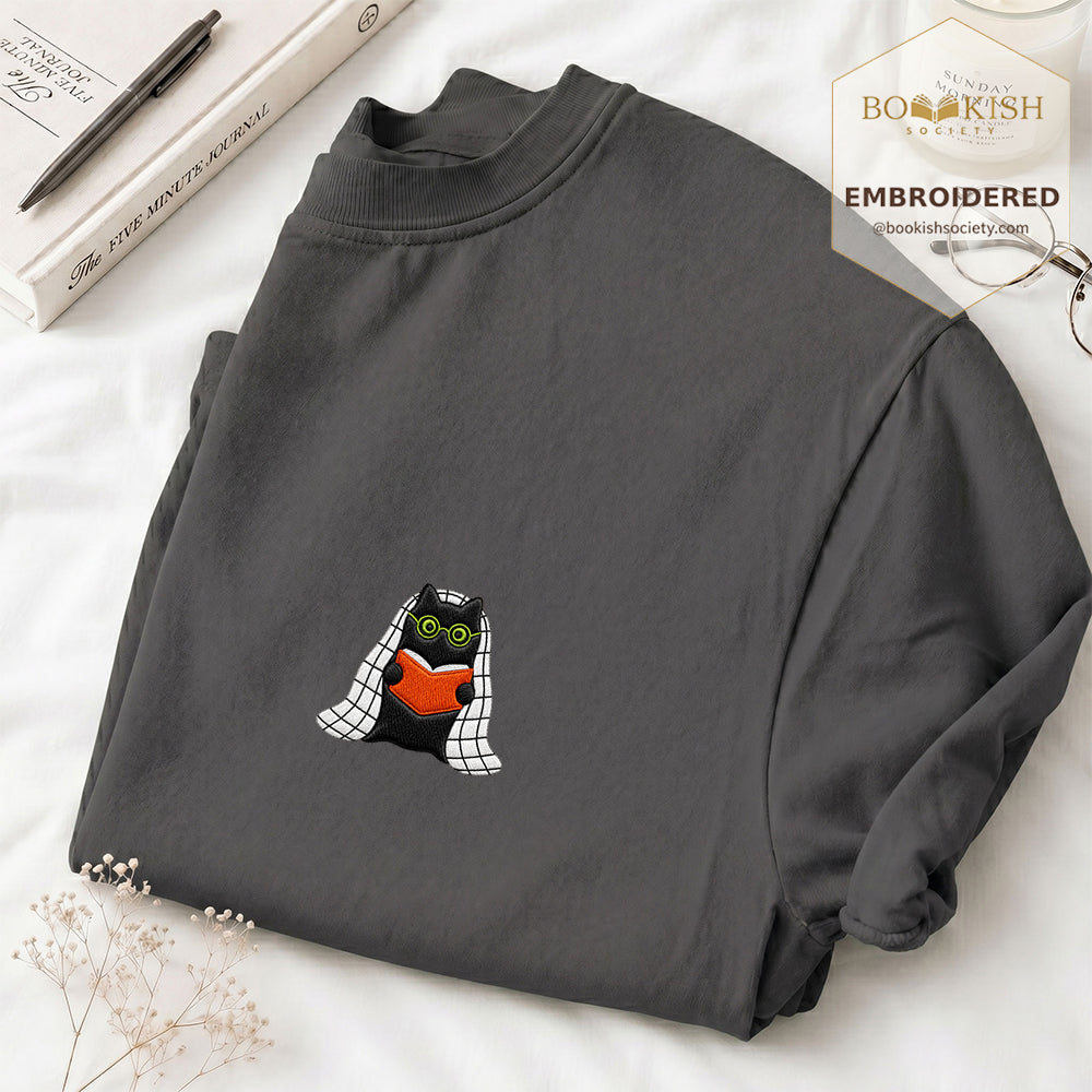 Embroidered Cat Reading Comfort Color ® T-shirt Book Lover Gift Graphite