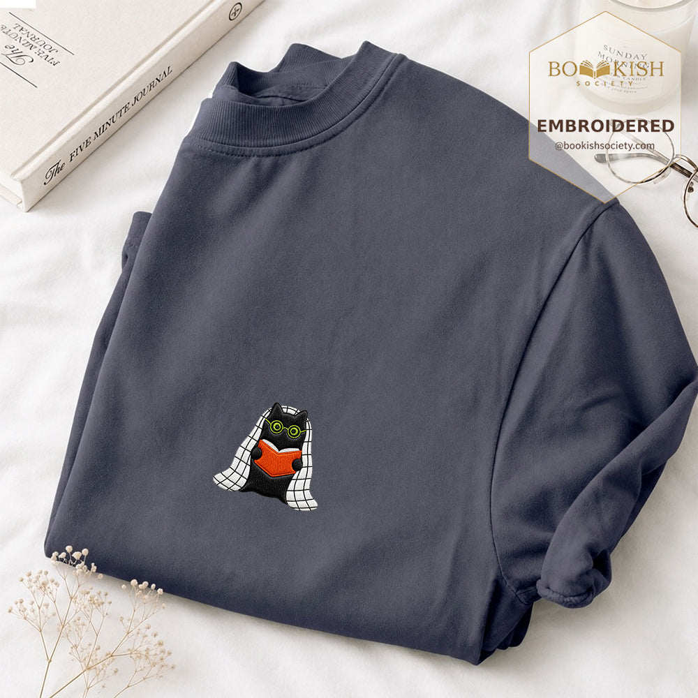 Embroidered Cat Reading Comfort Color ® T-shirt Book Lover Gift Navy
