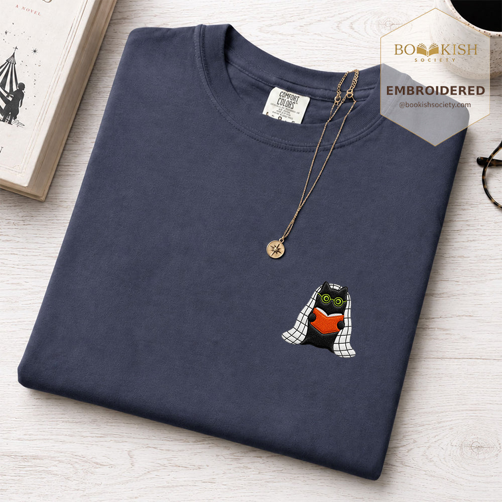 Embroidered Cat Reading Comfort Color ® T-shirt Book Lover Gift Navy